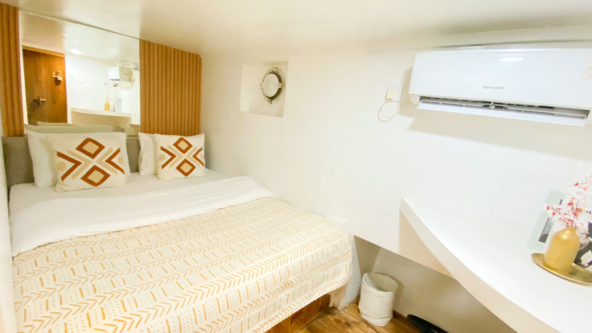 Zada Nara Deluxe Bedroom Bed