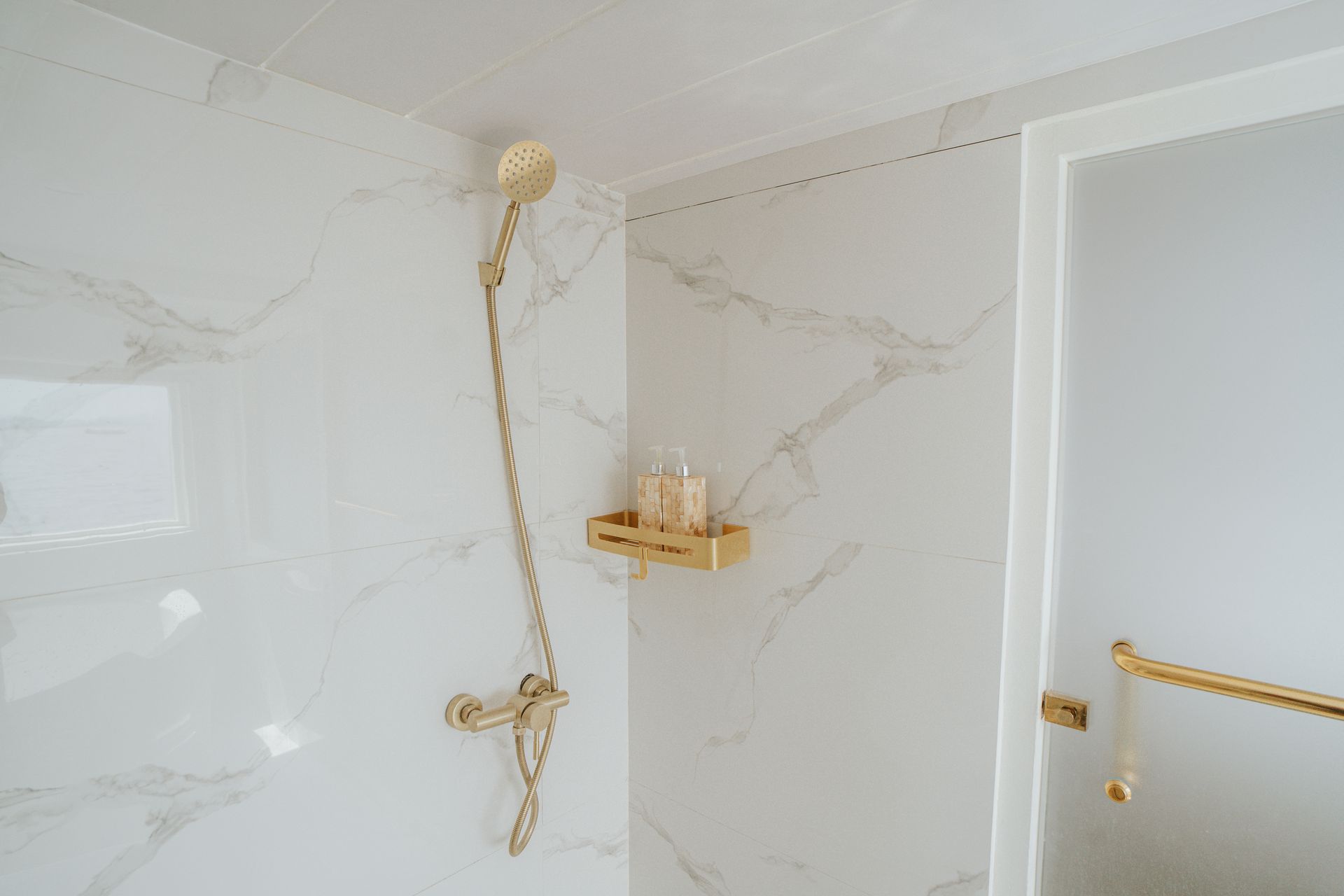 Zada Nara Suite Bedroom Shower