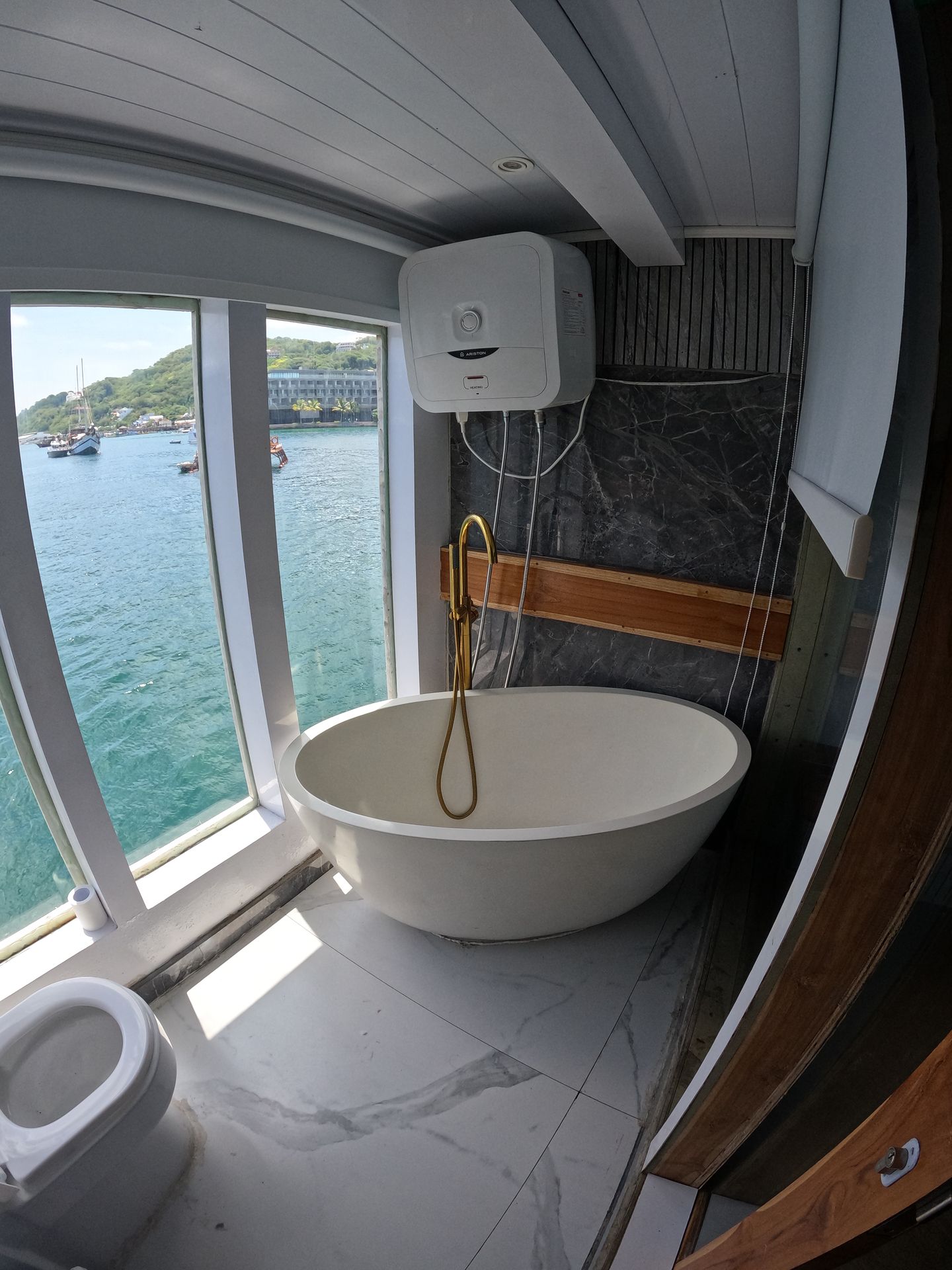 Suite Tub