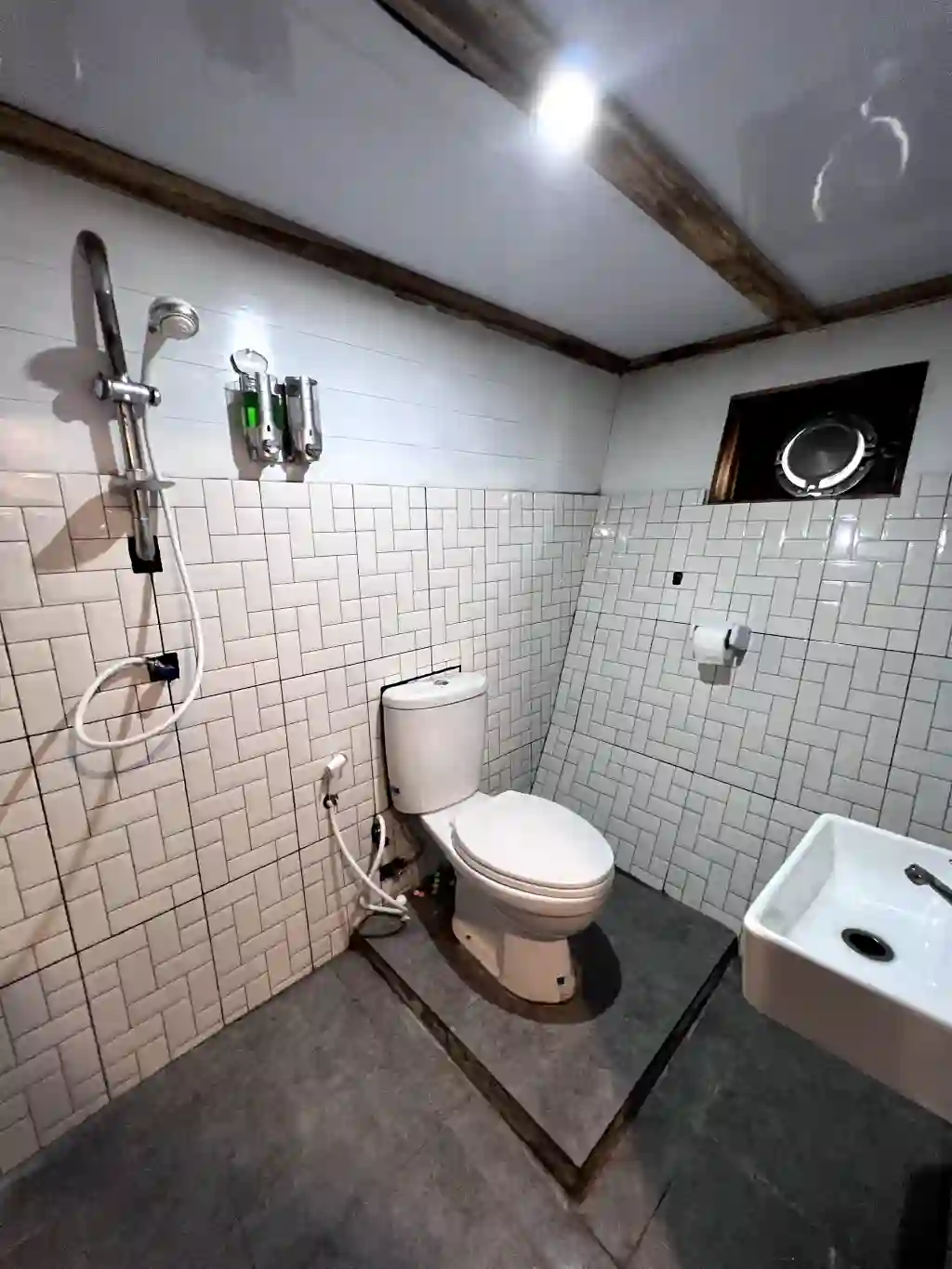 Penyu Cabin Bathroom
