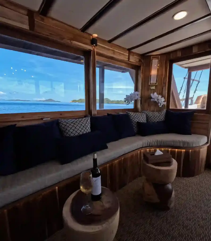 Raffles-Cruise-4.webp