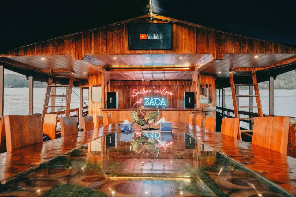 DINING AREA & BAR3.webp