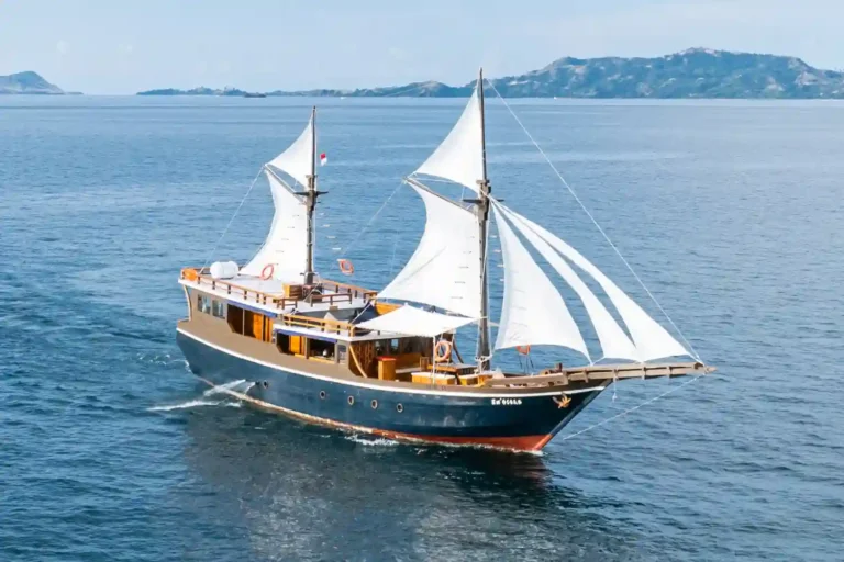 EmOcean-Phinisi-6-768x512.webp