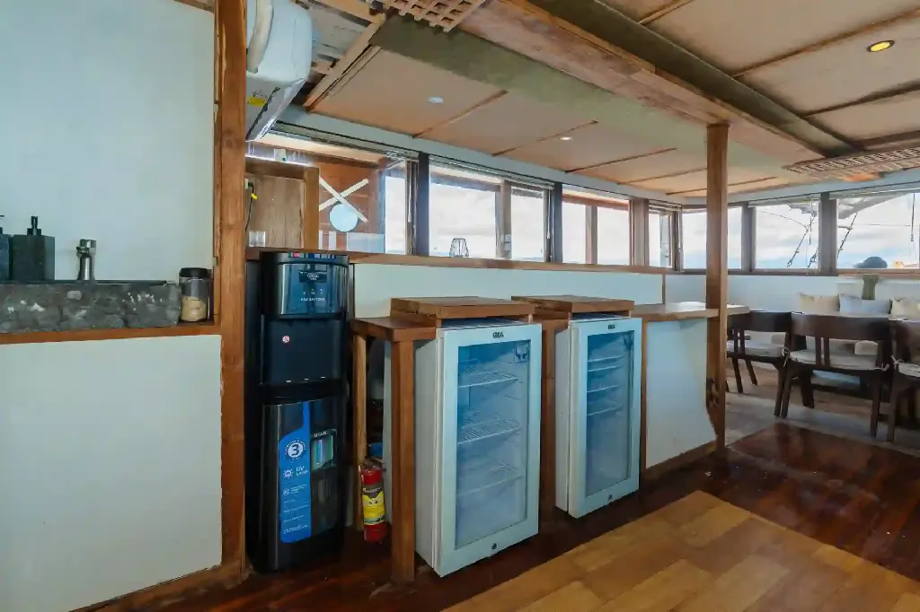 Dining-Room-Marea-Phinisi-6.webp